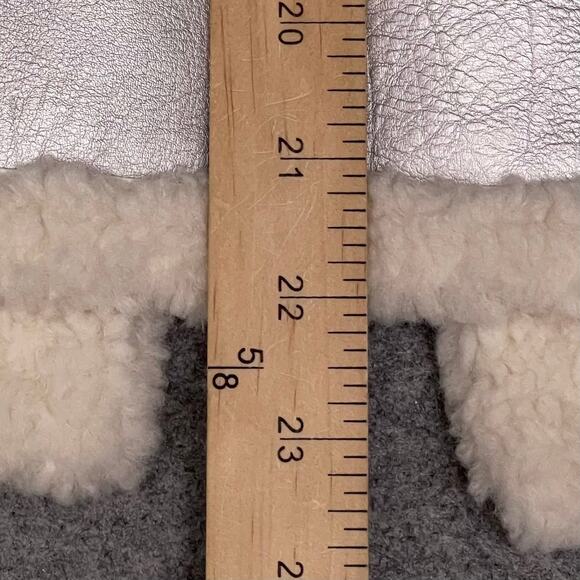 Yest Eva Essential Reversible Faux Leather Sherpa Vest – Silver/White (Size 10) - Picture 9 of 9
